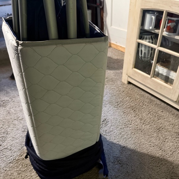 Nuna Pack and Play Travel Crib w/ Mattress & Carry Bag – Navy – Clean - Picture 6 of 9